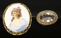 Lot 199 - A 9ct gold amethyst and split pearl oval brooch