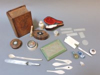 Lot 228 - Small ivory items