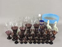 Lot 408 - A collection of glassware