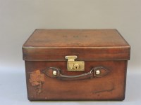 Lot 465 - A vintage leather hat box