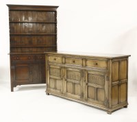 Lot 559 - An oak dresser