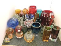 Lot 400 - A quantity of coloured glassware