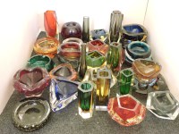 Lot 407 - Coloured art glass