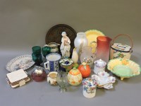 Lot 342 - A collection of ceramics