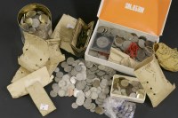 Lot 242 - A large quantity of loose British and world low denomination coins