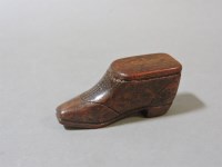 Lot 94 - A treen snuff box