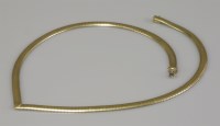 Lot 43 - A 9ct gold 'V' shaped omega link necklace