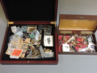 Lot 291 - A large collection of aeronautical pins and tie pins