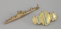 Lot 22 - A gold submarine bar brooch