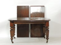 Lot 780 - A Victorian mahogany draw leaf extending table