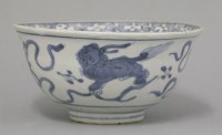 Lot 506 - A blue and white shipwreck bowl