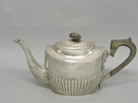 Lot 177 - An early 20th century silver teapot