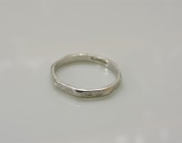 Lot 50 - An Art Deco faceted and engraved wedding ring