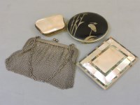 Lot 127 - A ladies silver mesh evening purse