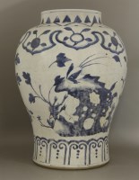 Lot 446 - A large blue and white vase