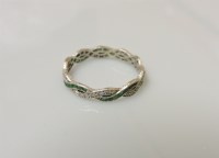 Lot 18 - A calibré emerald and diamond ribbon eternity ring