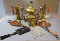 Lot 327 - An early 19th century copper warming pan