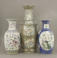 Lot 410 - A late 19th century famille rose vase