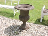 Lot 530 - A cast iron garden urn