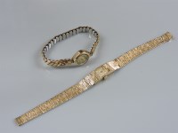 Lot 45 - A 9ct gold ladies Berkeley mechanical bracelet watch