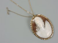 Lot 53 - An Italian carved shell cameo brooch/pendant