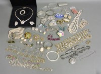 Lot 80A - A collection of costume jewellery