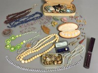 Lot 85A - A collection of costume jewellery