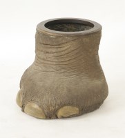 Lot 466 - An elephant's foot basket