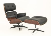 Lot 650 - A lounger and ottoman