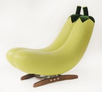 Lot 523 - A contemporary twin banana chaise