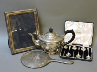 Lot 82 - A silver teapot