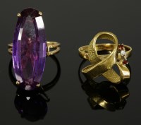 Lot 1 - A single stone colour change synthetic sapphire ring