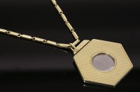 Lot 448 - A 9ct gold cigar cutter