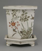 Lot 533 - A Yokahama jardinière and stand