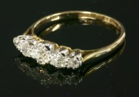 Lot 395 - A graduated five stone diamond ring