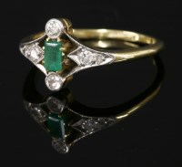 Lot 423 - An Art Deco emerald and diamond lozenge-shaped ring