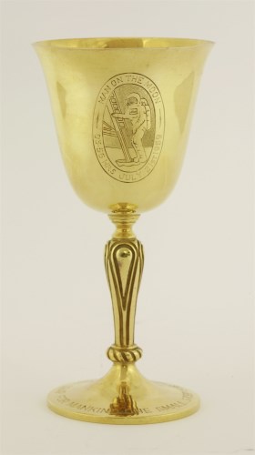 Lot 118 - An 18ct gold commemorative 'First Man on the Moon' goblet