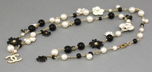 Lot 13 - A Chanel camellia black and white daisy pearl long necklace