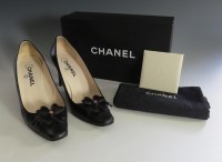 Lot 156 - A pair of Chanel court shoes