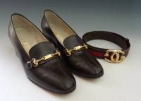 Lot 164 - A pair of Gucci brown leather court shoes