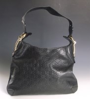 Lot 422 - A Gucci black leather handbag