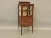 Lot 423 - An Edwardian mahogany display cabinet