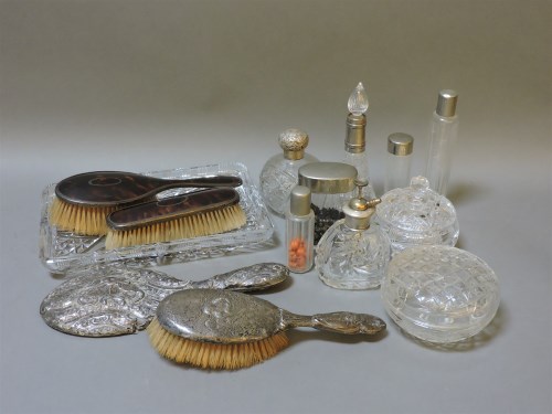 Lot 73 - A collection of cut glass
