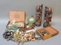 Lot 80 - A quantity of costume jewellery and military buttons