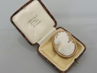 Lot 2 - A carved shell cameo brooch