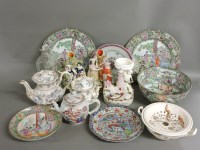 Lot 235 - A collection of ceramics