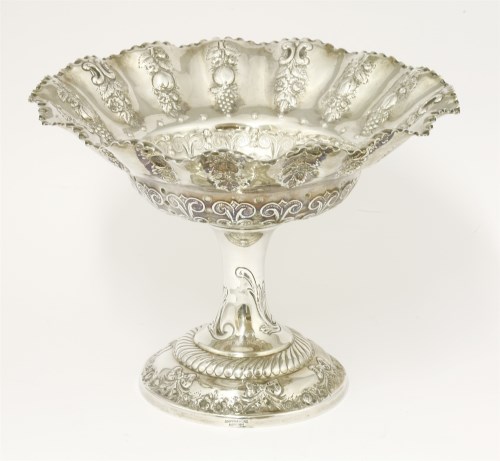 Lot 86 - A Victorian silver fruit bowl