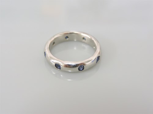 Lot 19 - A platinum court shaped band ring