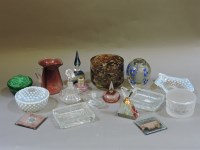 Lot 180 - A collection of glassware