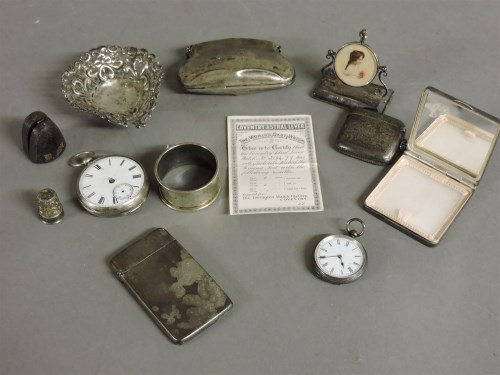 Lot 77 - Assorted silver